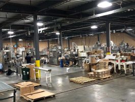 Popredajné inštalačné stroje