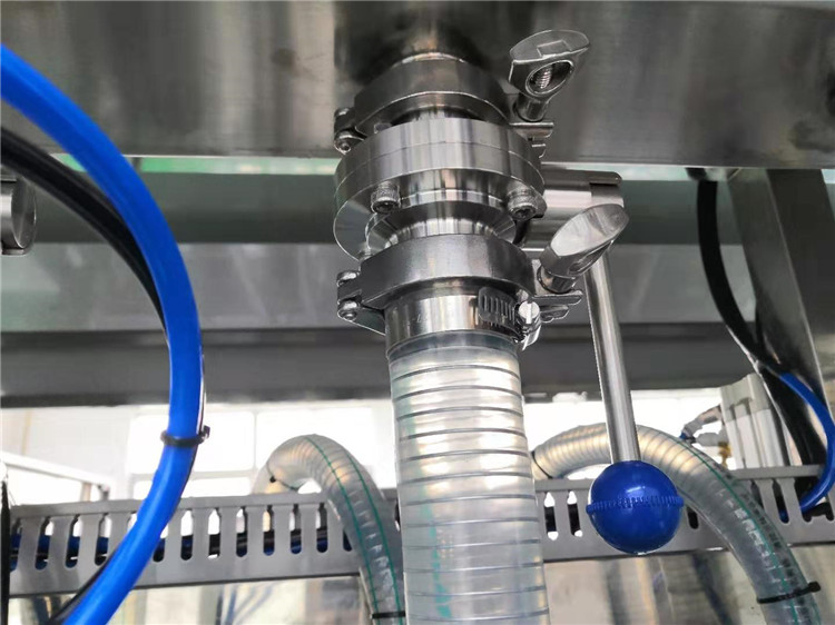 stroj na plnenie čokolády