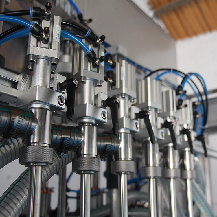  stroj na plnenie olejových fliaš